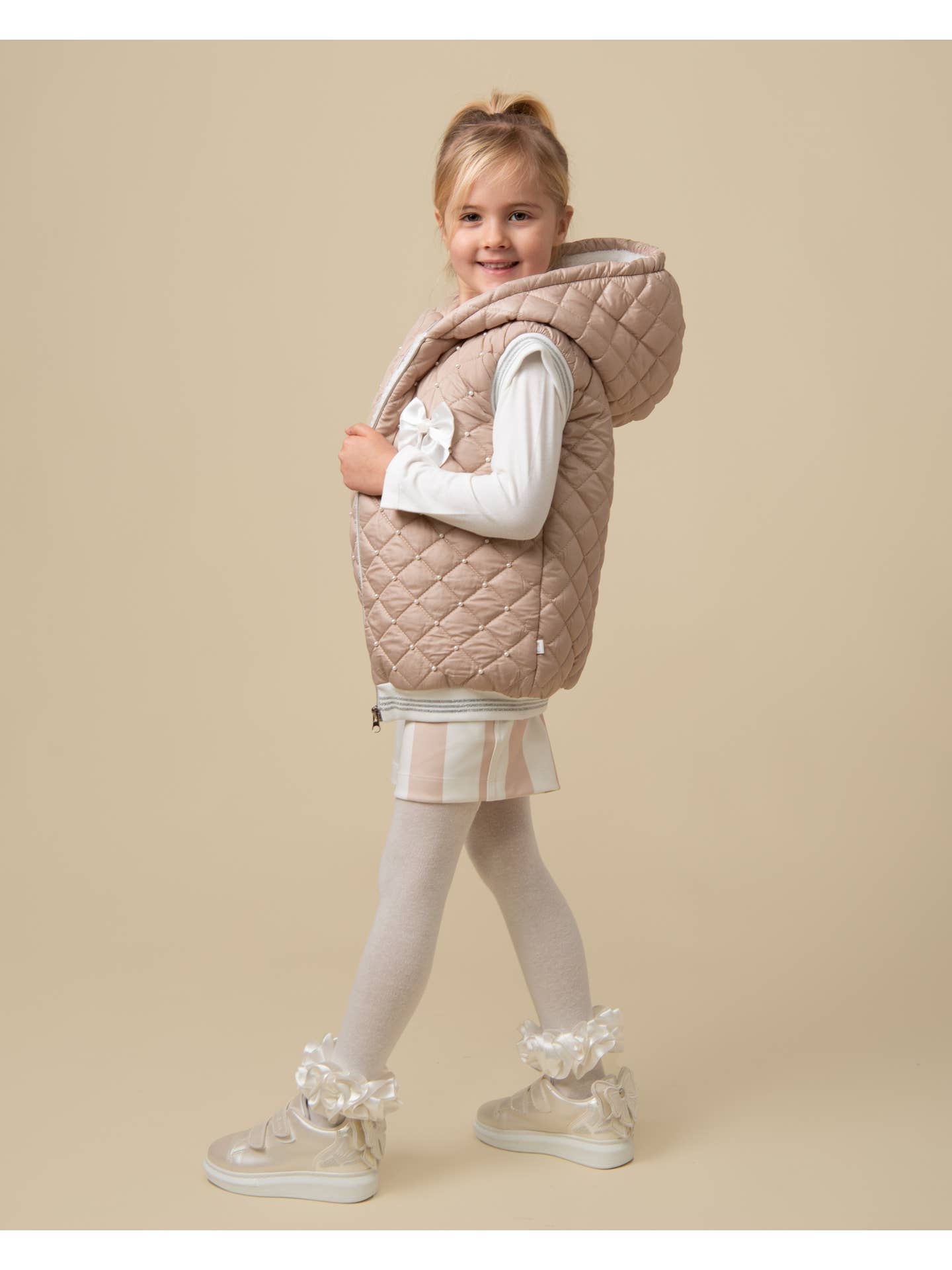 Caramelo Pearl Hooded Gilet with Bow
- (ON ORDER 10 DAY DELIVERY)