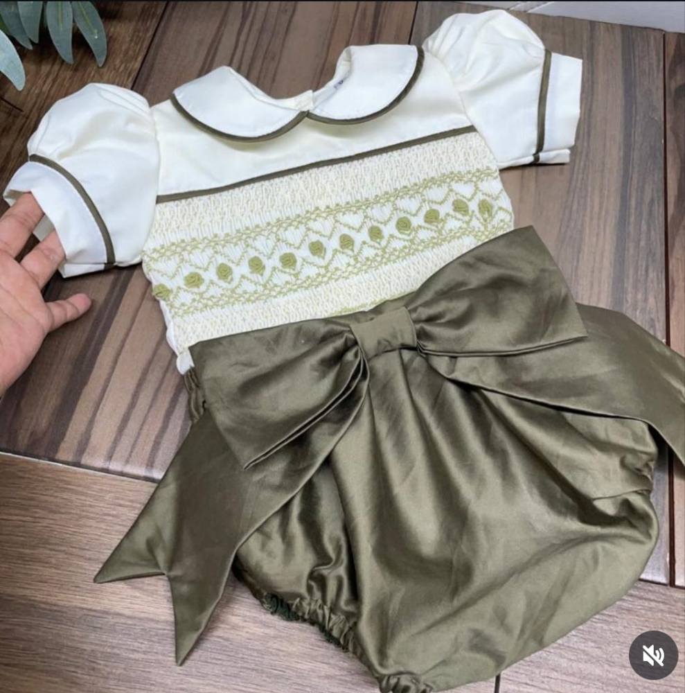 Smocked classic bow set - HANDMADE IN USA 6-8WK TURNAROUND